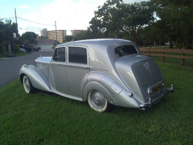Bentley-Mark-vi-1951-Georgian-Silver-3