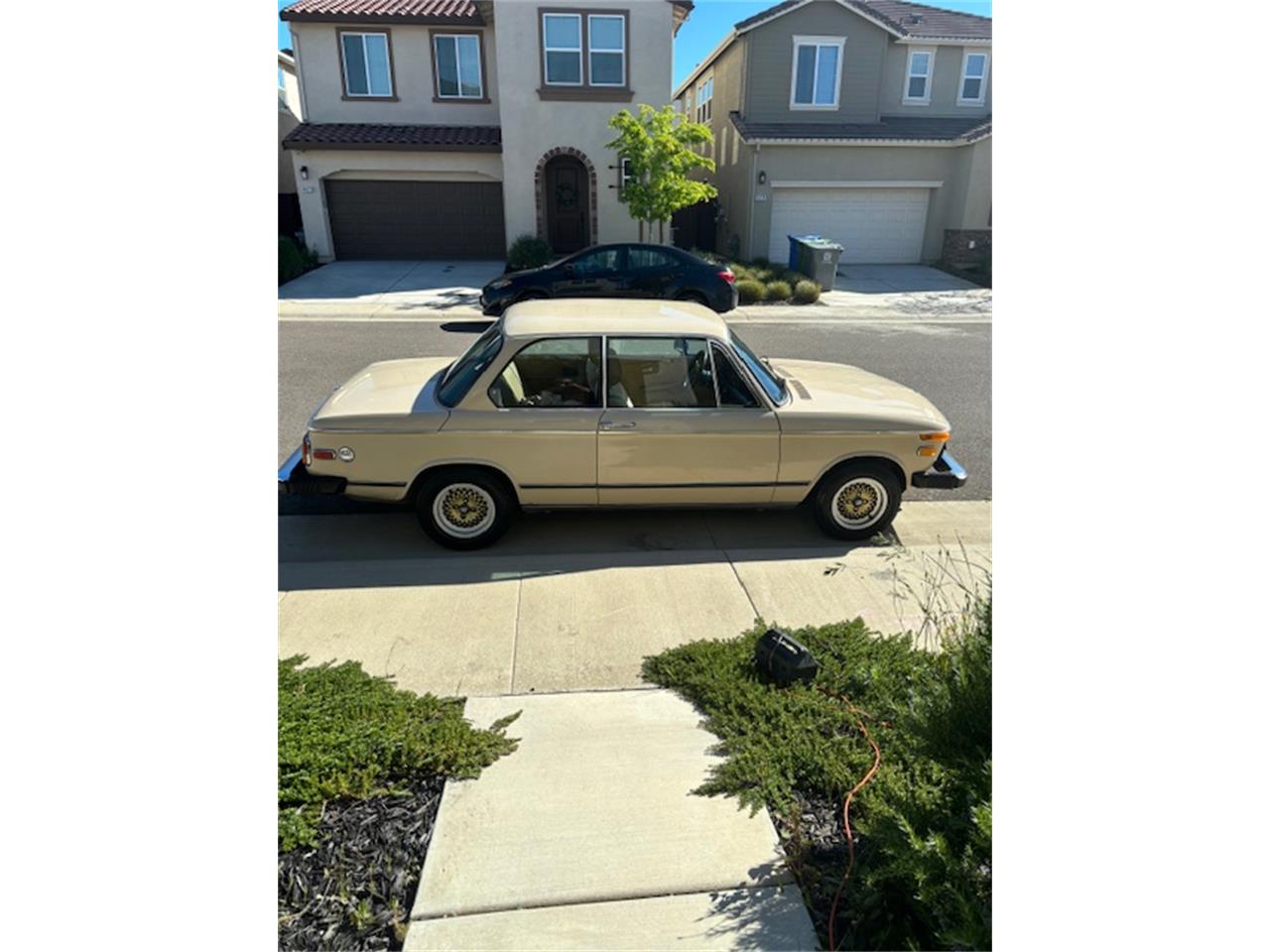 Bmw-2002tii-1974-Tan-Tan-2