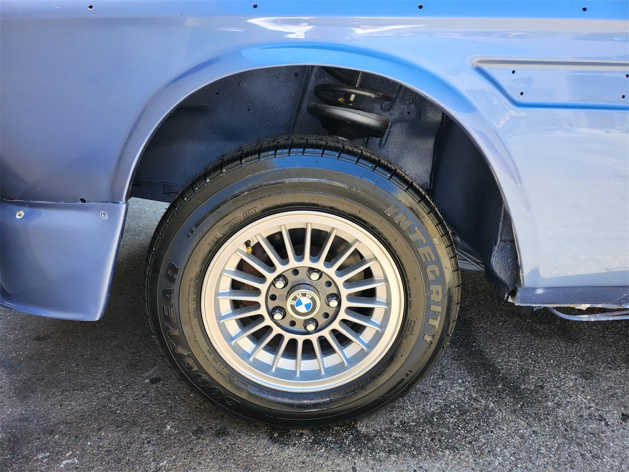 Bmw-3.0csi-1972-Fjord-Blue-Saddle-8