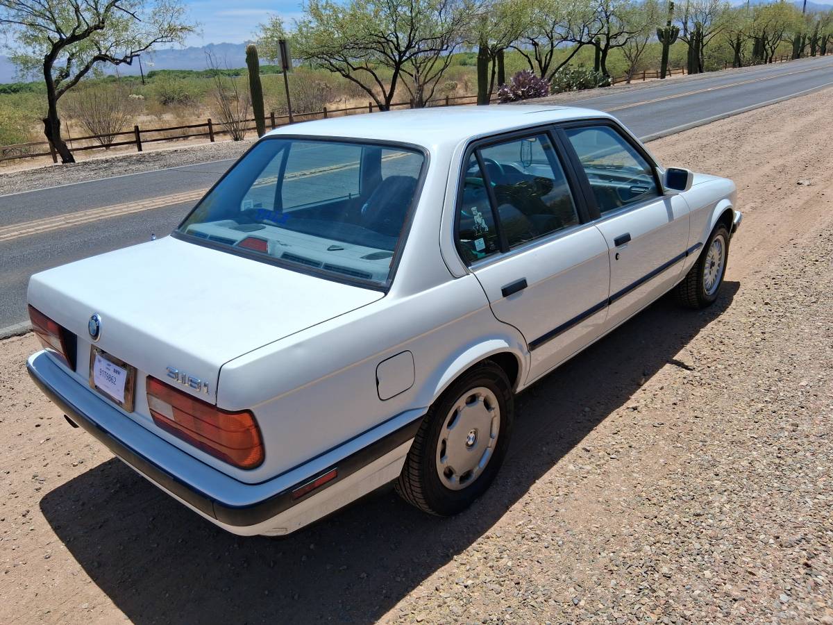 Bmw-318i-1991-white-2