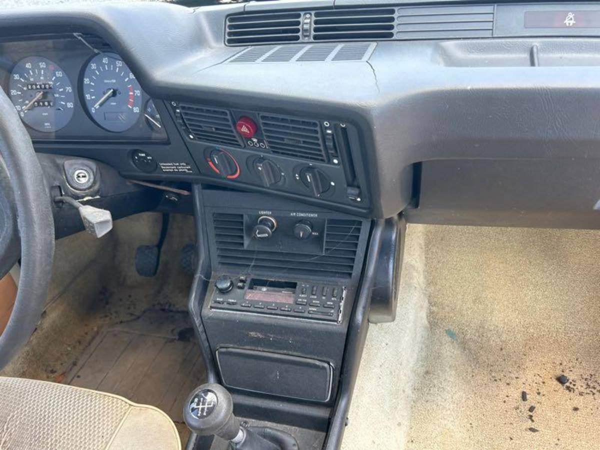 Bmw-320i-1982-3