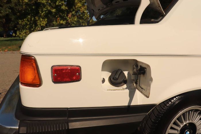 Bmw-320i-1983-White-12