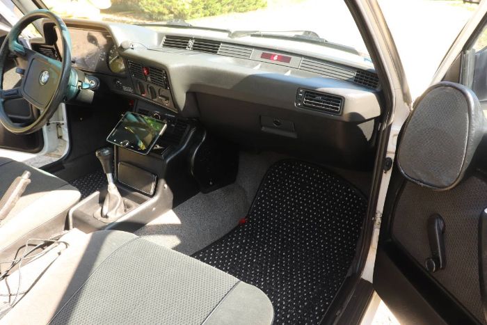 Bmw-320i-1983-White-16