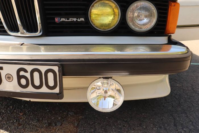 Bmw-320i-1983-White-17