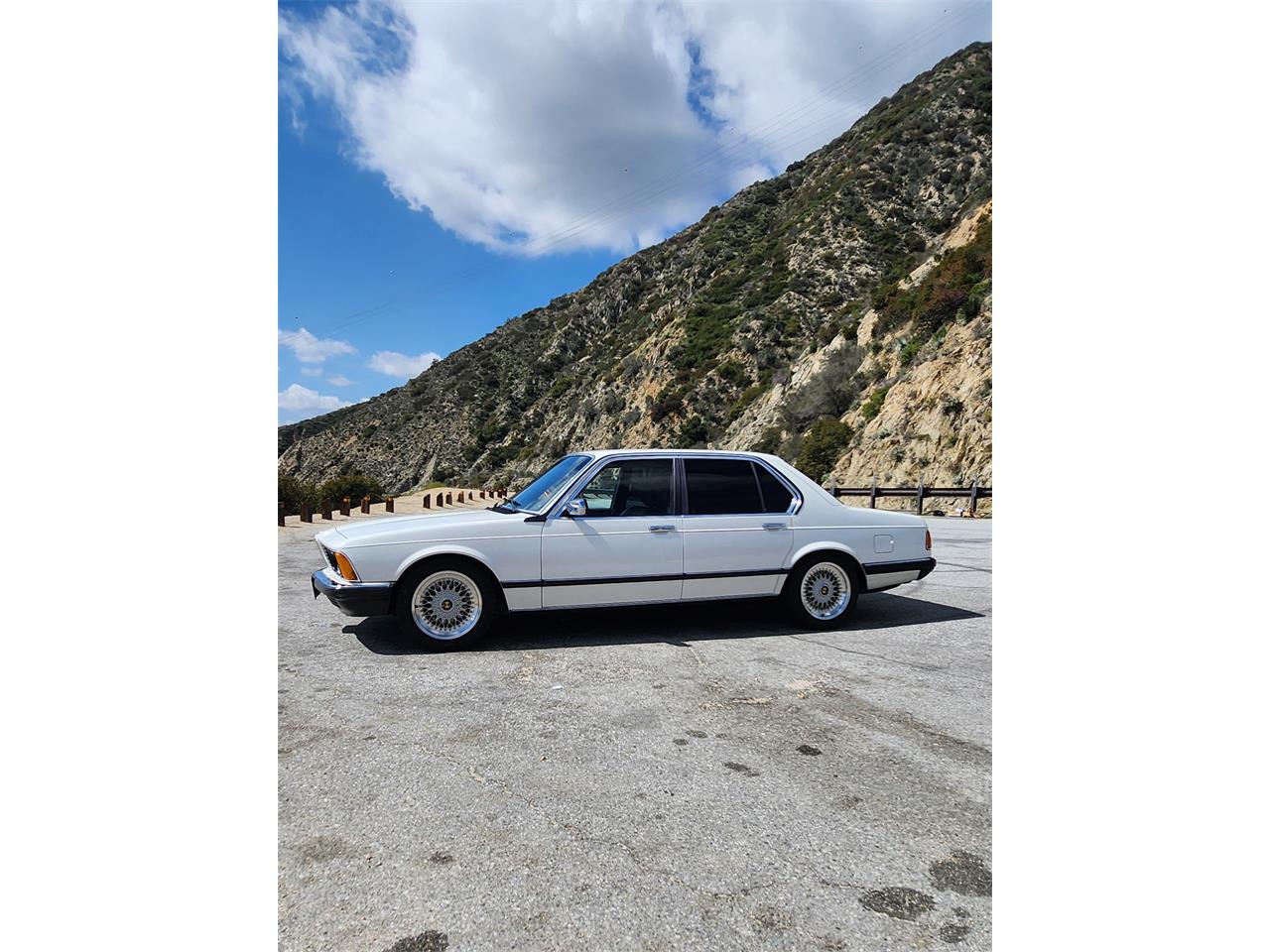 Bmw-7-series-1981-WHITE-BLUE-12