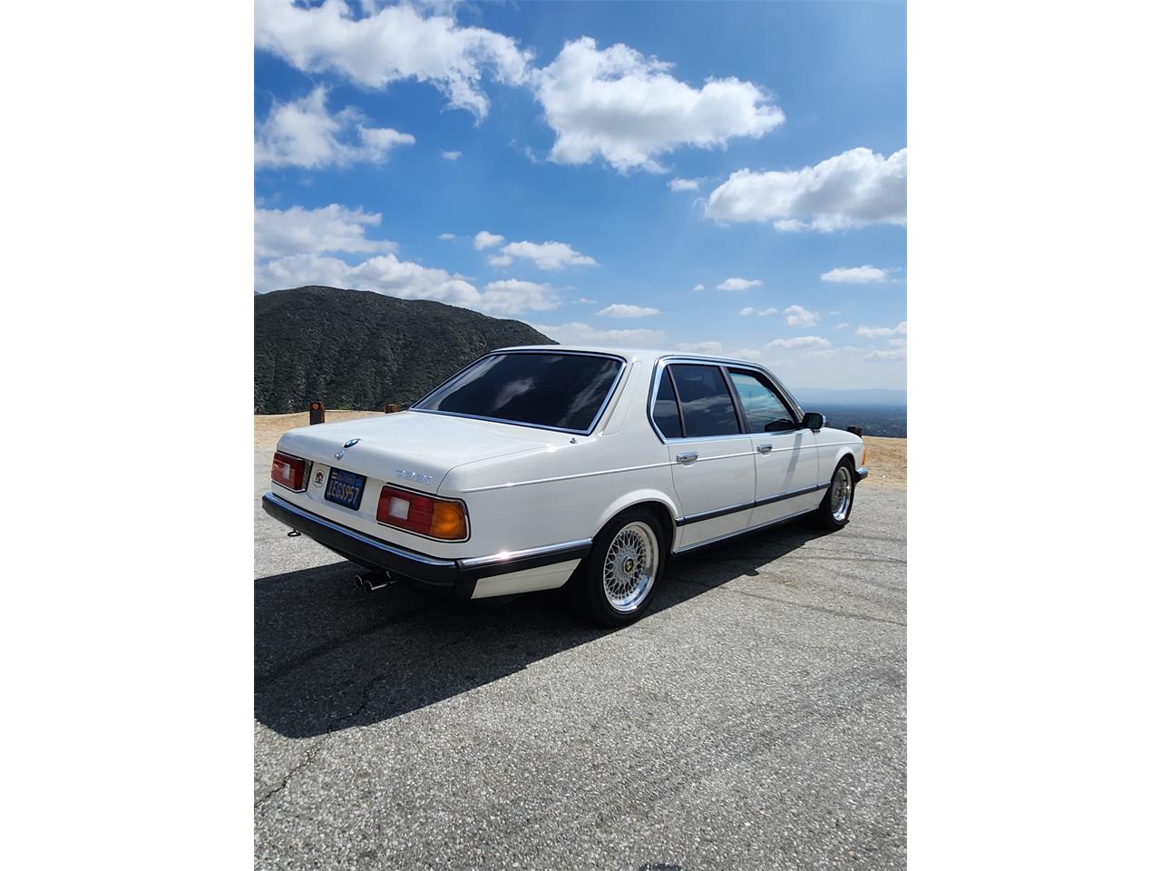 Bmw-7-series-1981-WHITE-BLUE-13