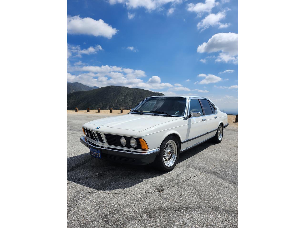 Bmw-7-series-1981-WHITE-BLUE-18