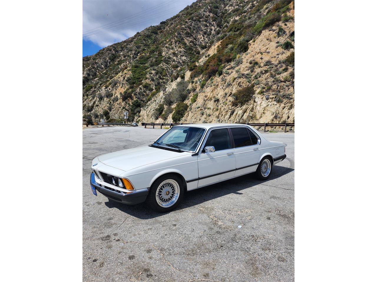 Bmw-7-series-1981-WHITE-BLUE-19