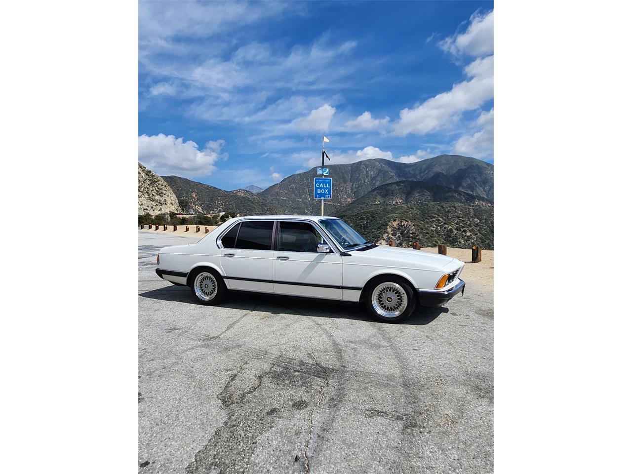 Bmw-7-series-1981-WHITE-BLUE-2