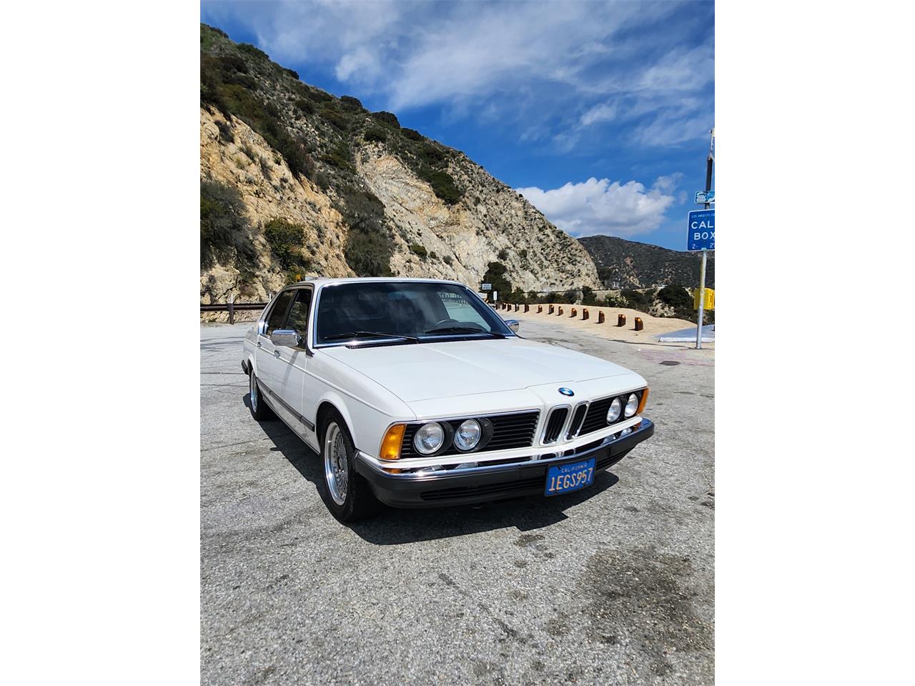 Bmw-7-series-1981-WHITE-BLUE-23