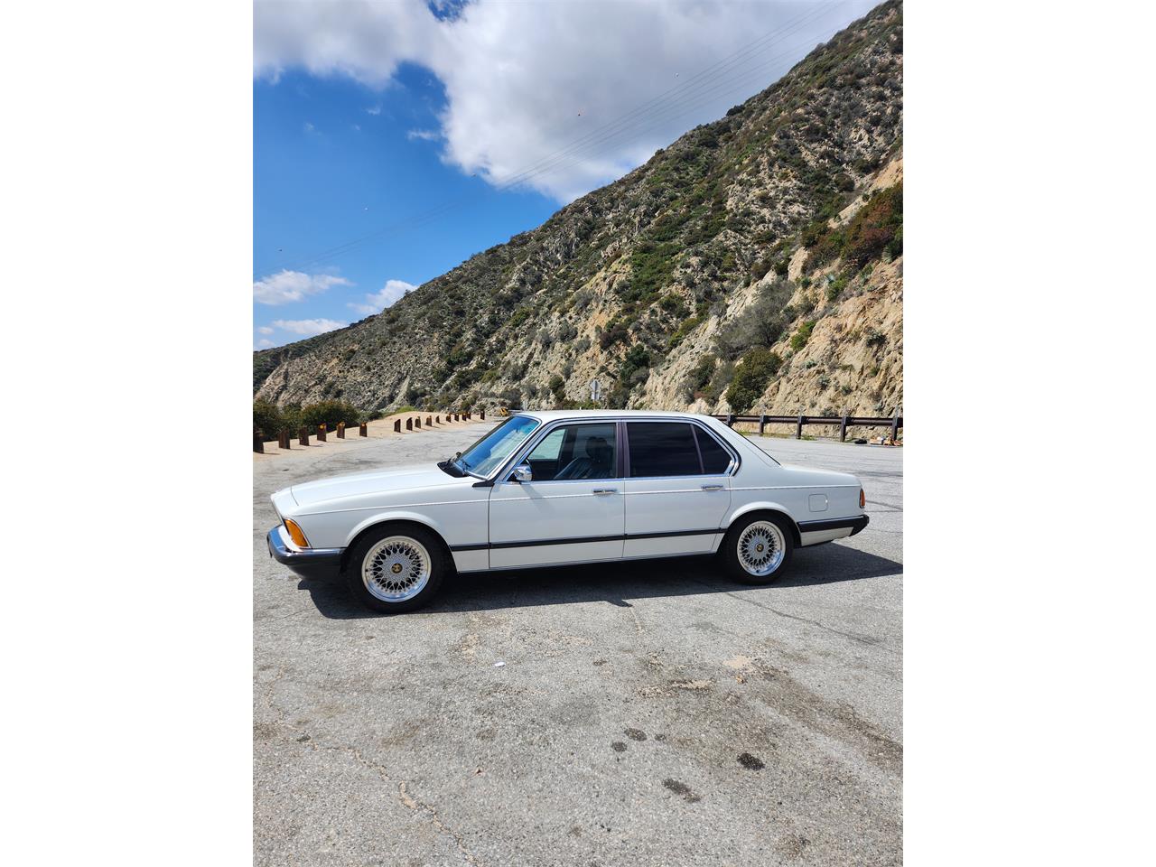 Bmw-7-series-1981-WHITE-BLUE-25