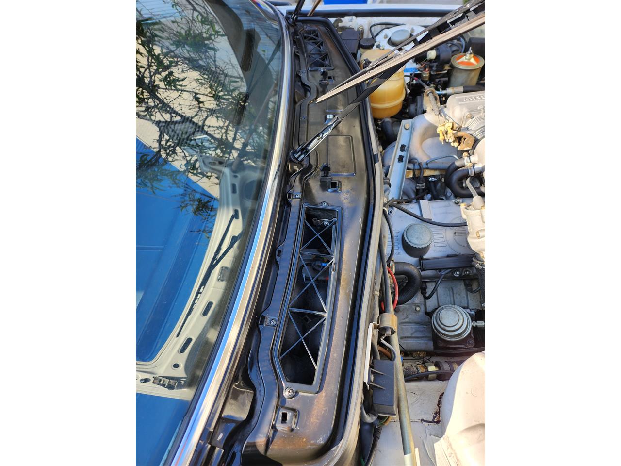 Bmw-7-series-1981-WHITE-BLUE-28