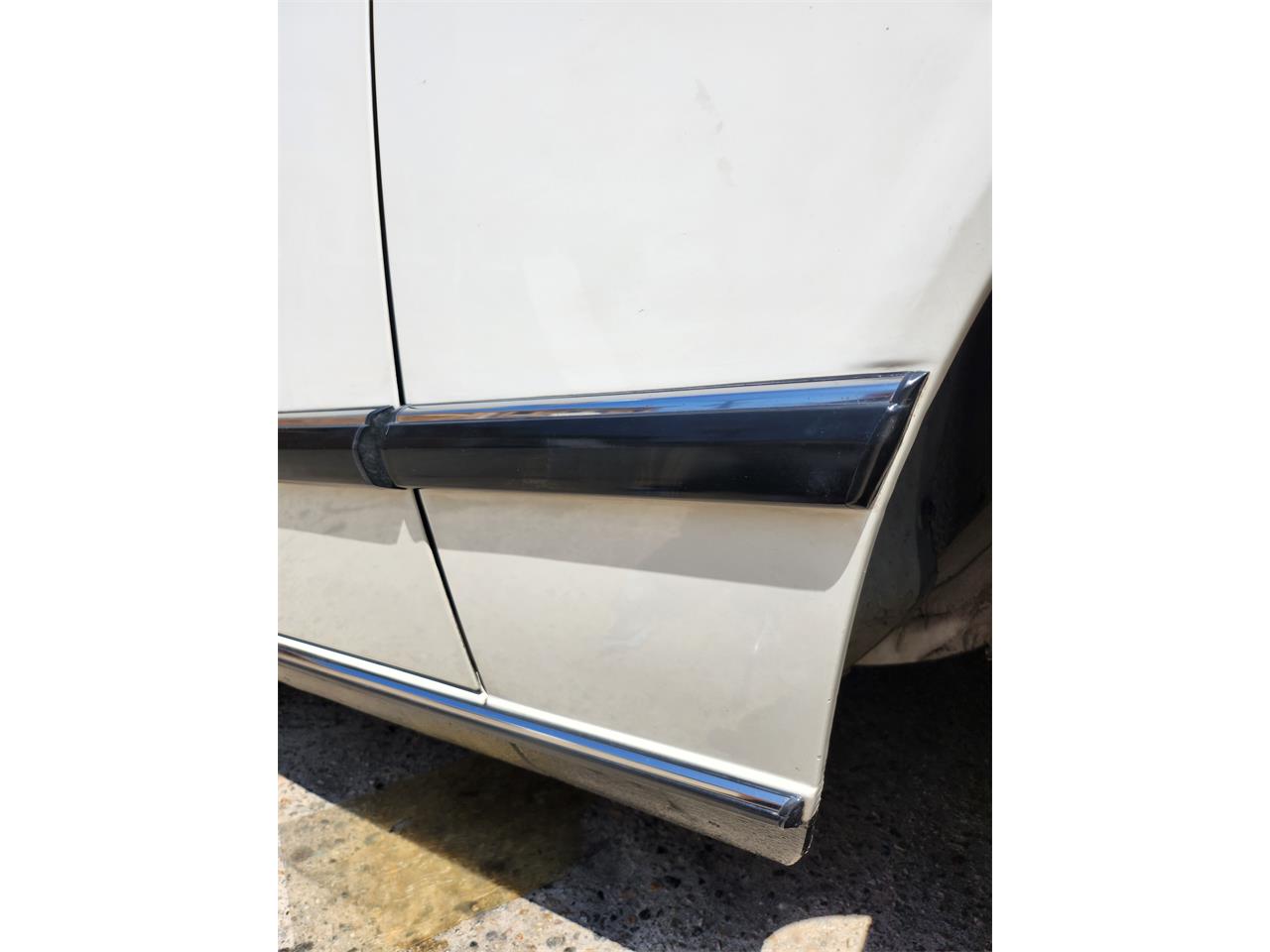 Bmw-7-series-1981-WHITE-BLUE-4