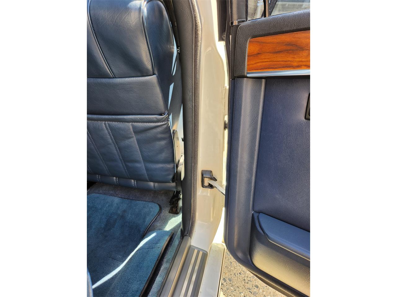 Bmw-7-series-1981-WHITE-BLUE-41
