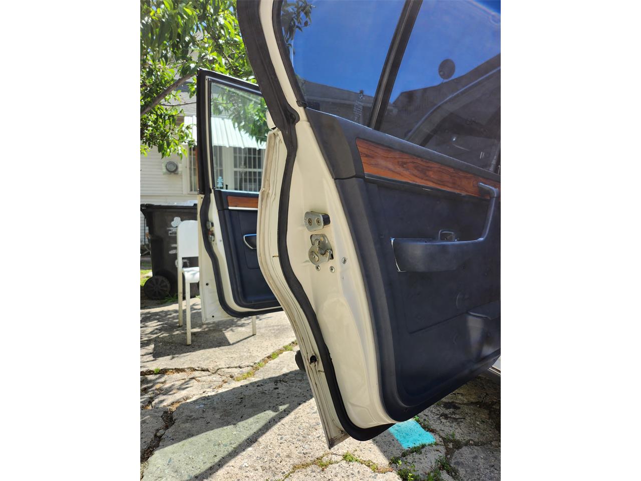 Bmw-7-series-1981-WHITE-BLUE-46