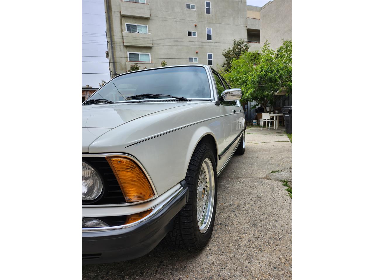 Bmw-7-series-1981-WHITE-BLUE-8