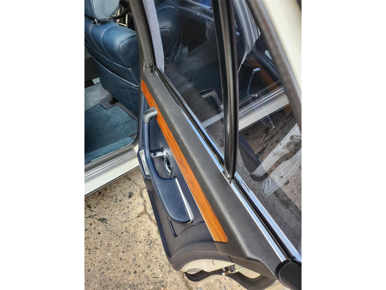 Bmw-7-series-1981-WHITE-BLUE-94