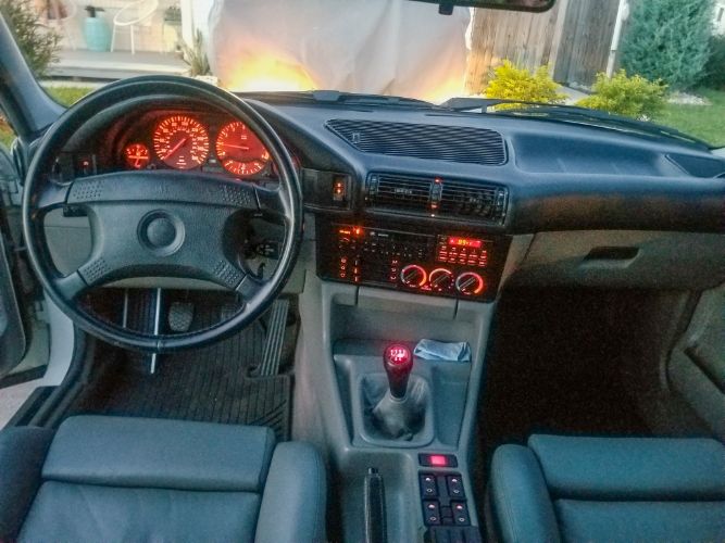 Bmw-M5-1991-Alpine-White-Gray-Leather-11