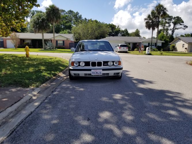 Bmw-M5-1991-Alpine-White-Gray-Leather-17