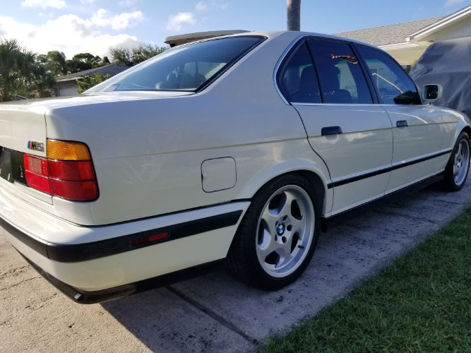 Bmw-M5-1991-Alpine-White-Gray-Leather-21