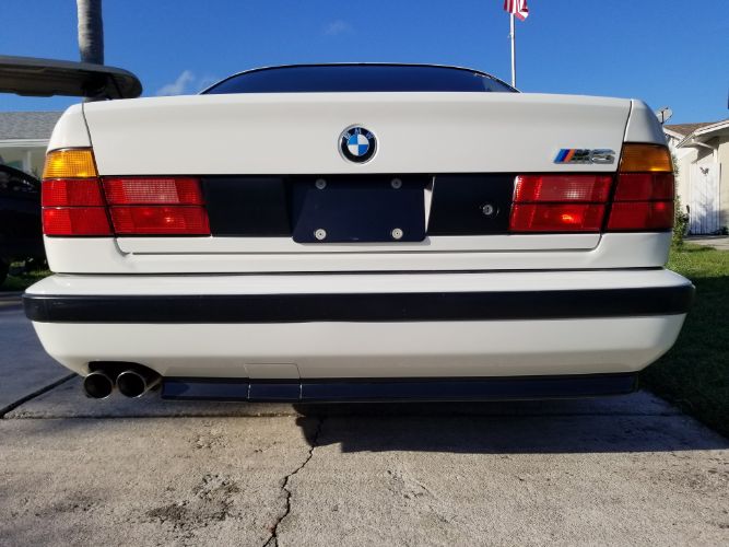Bmw-M5-1991-Alpine-White-Gray-Leather-22