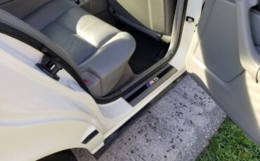 Bmw-M5-1991-Alpine-White-Gray-Leather-28