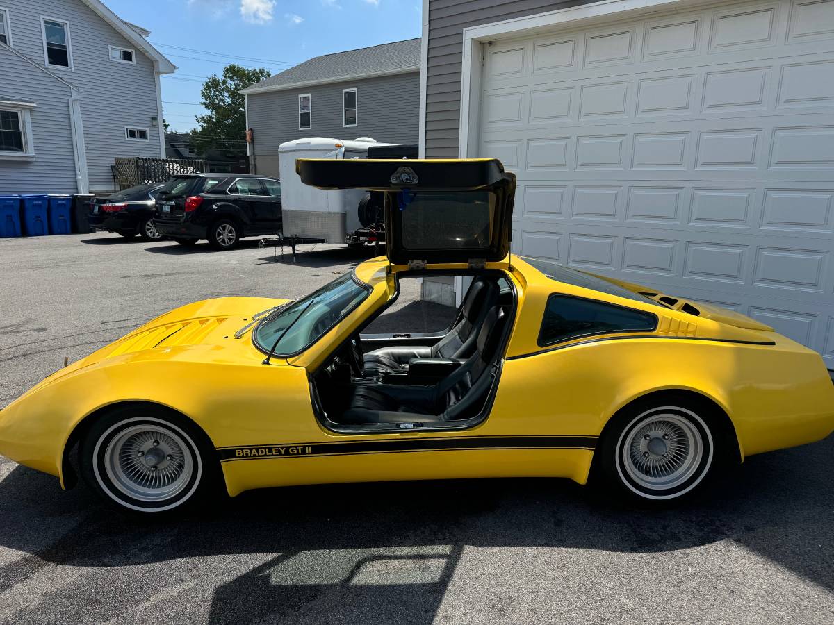 Bradley-gt-ii-1978-yellow-3