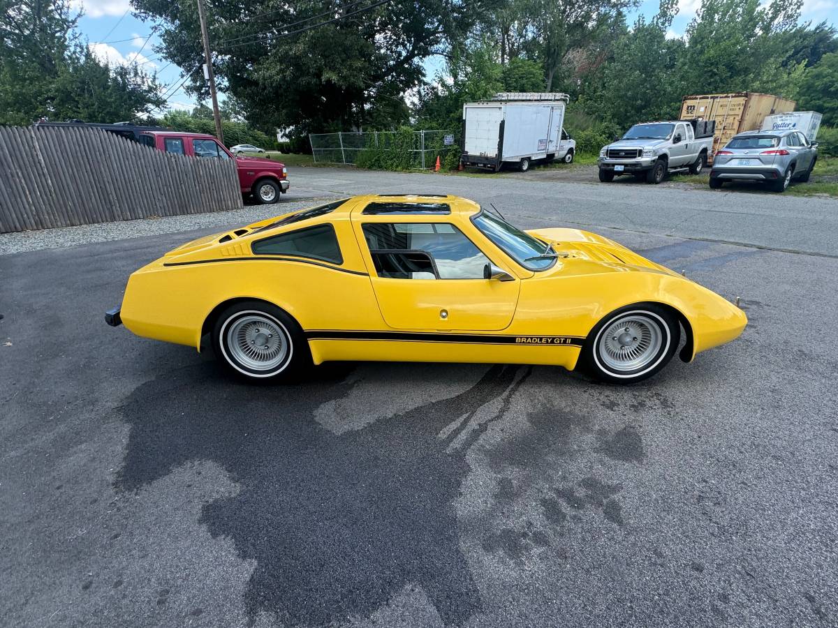 Bradley-gt-ii-1978-yellow-5
