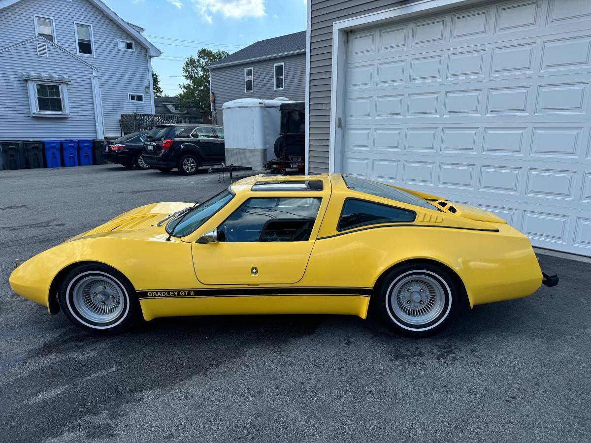 Bradley-gt-ii-1978-yellow-8