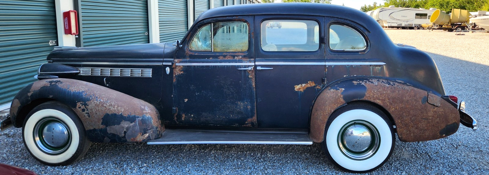 Buick-60-SERIES-CENTURY-1938-Sedan-3