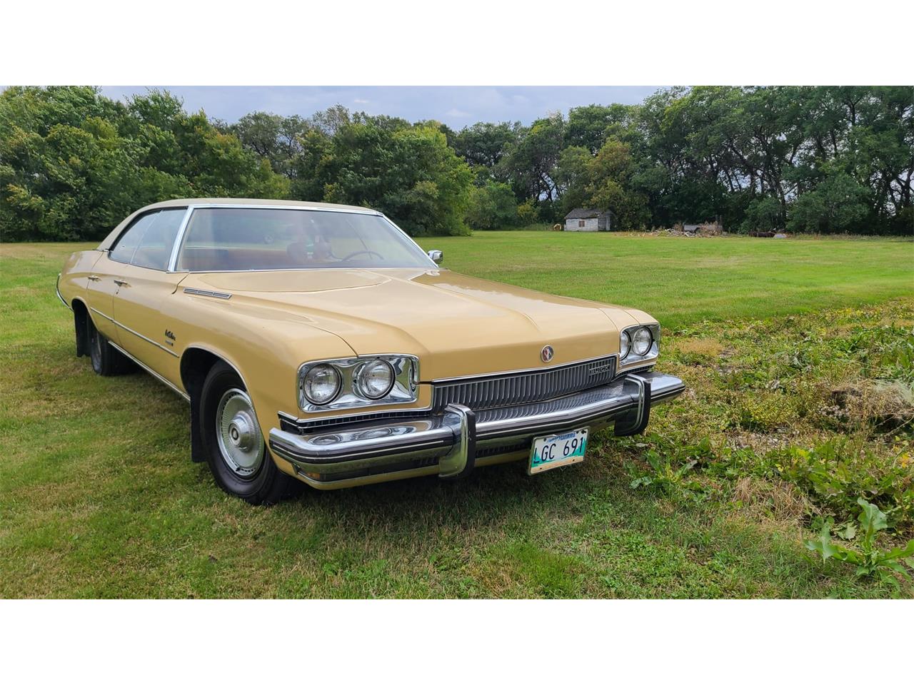 Buick-Custom-1973-Yellow-Beigewhite-1