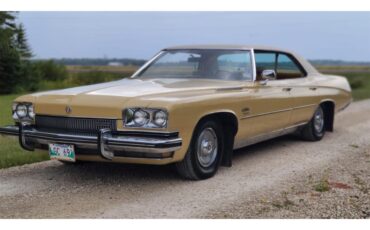 Buick-Custom-1973-Yellow-Beigewhite