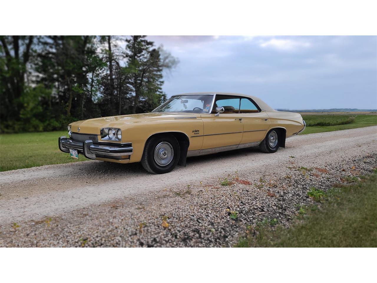 Buick-Custom-1973-Yellow-Beigewhite-4
