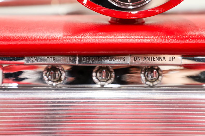 Buick-Electra-1961-Arctic-White-Red-Leather-2