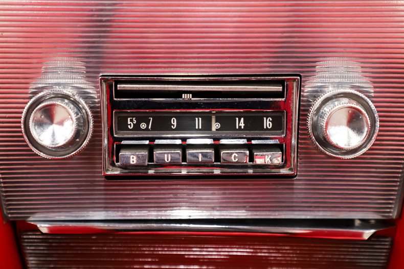 Buick-Electra-1961-Arctic-White-Red-Leather-47