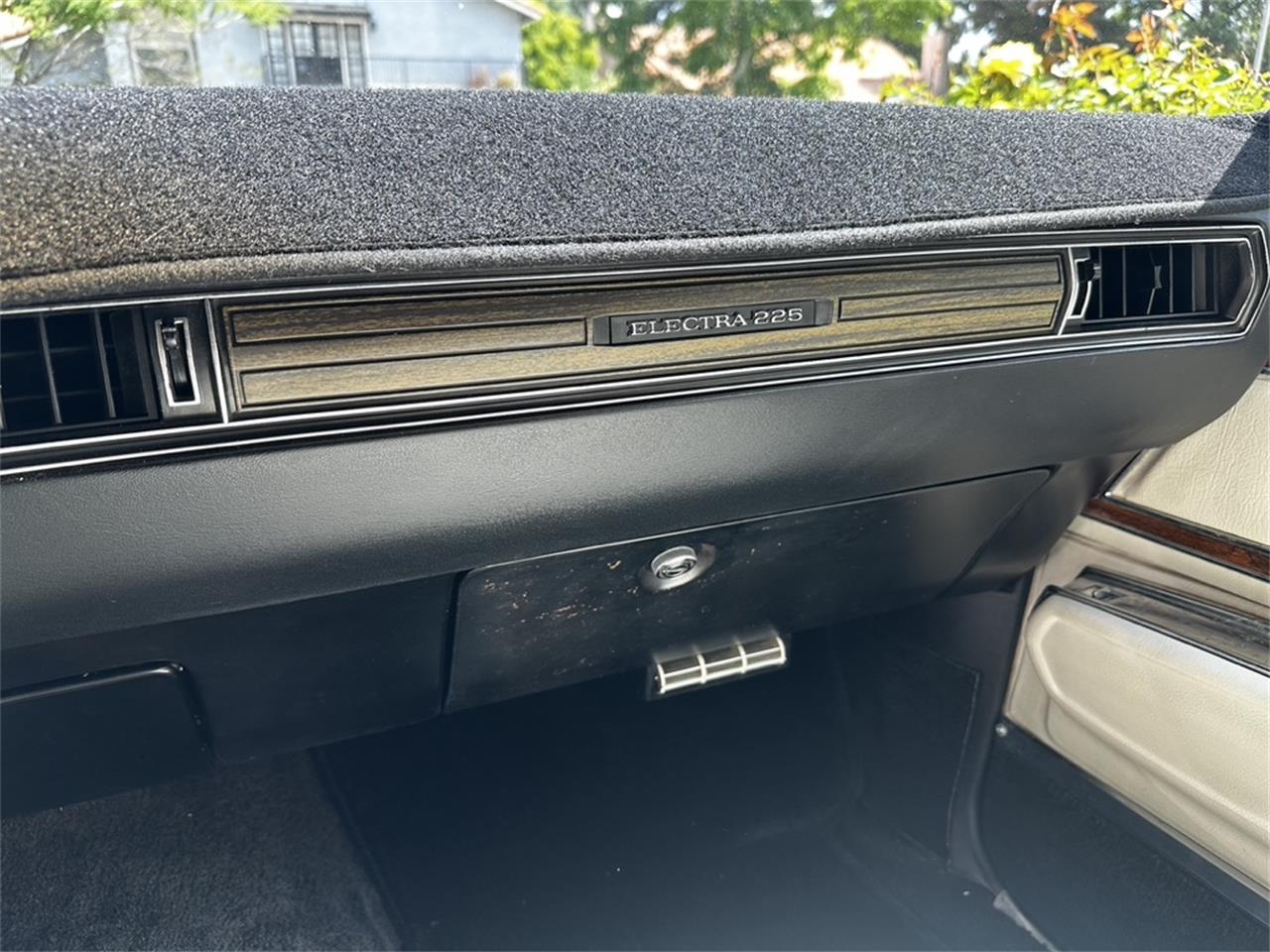 Buick-Electra-225-1973-Red-White-16