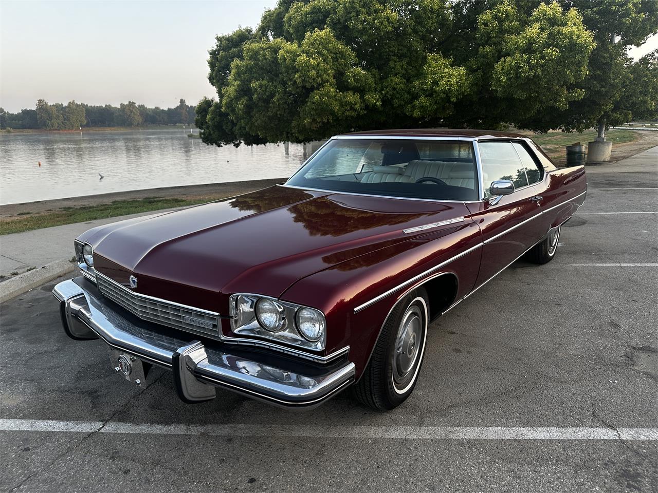 Buick-Electra-225-1973-Red-White-2