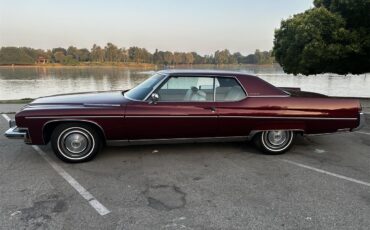 Buick-Electra-225-1973-Red-White-4