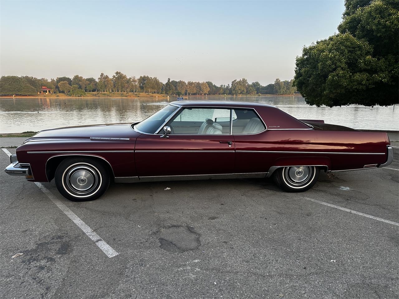 Buick-Electra-225-1973-Red-White-4