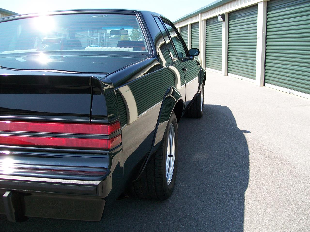 Buick-Gnx-1987-Black-Gray-13