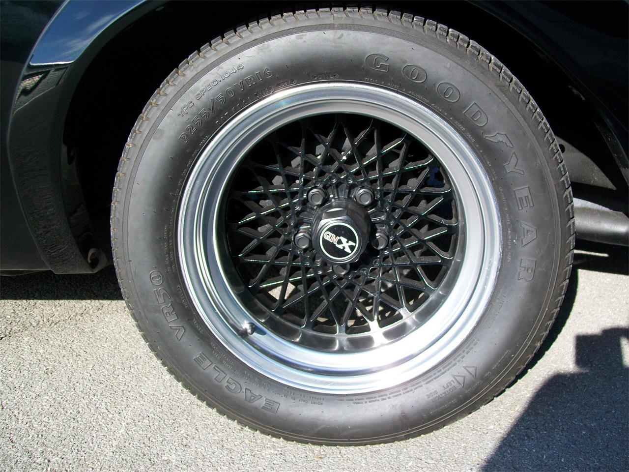 Buick-Gnx-1987-Black-Gray-3