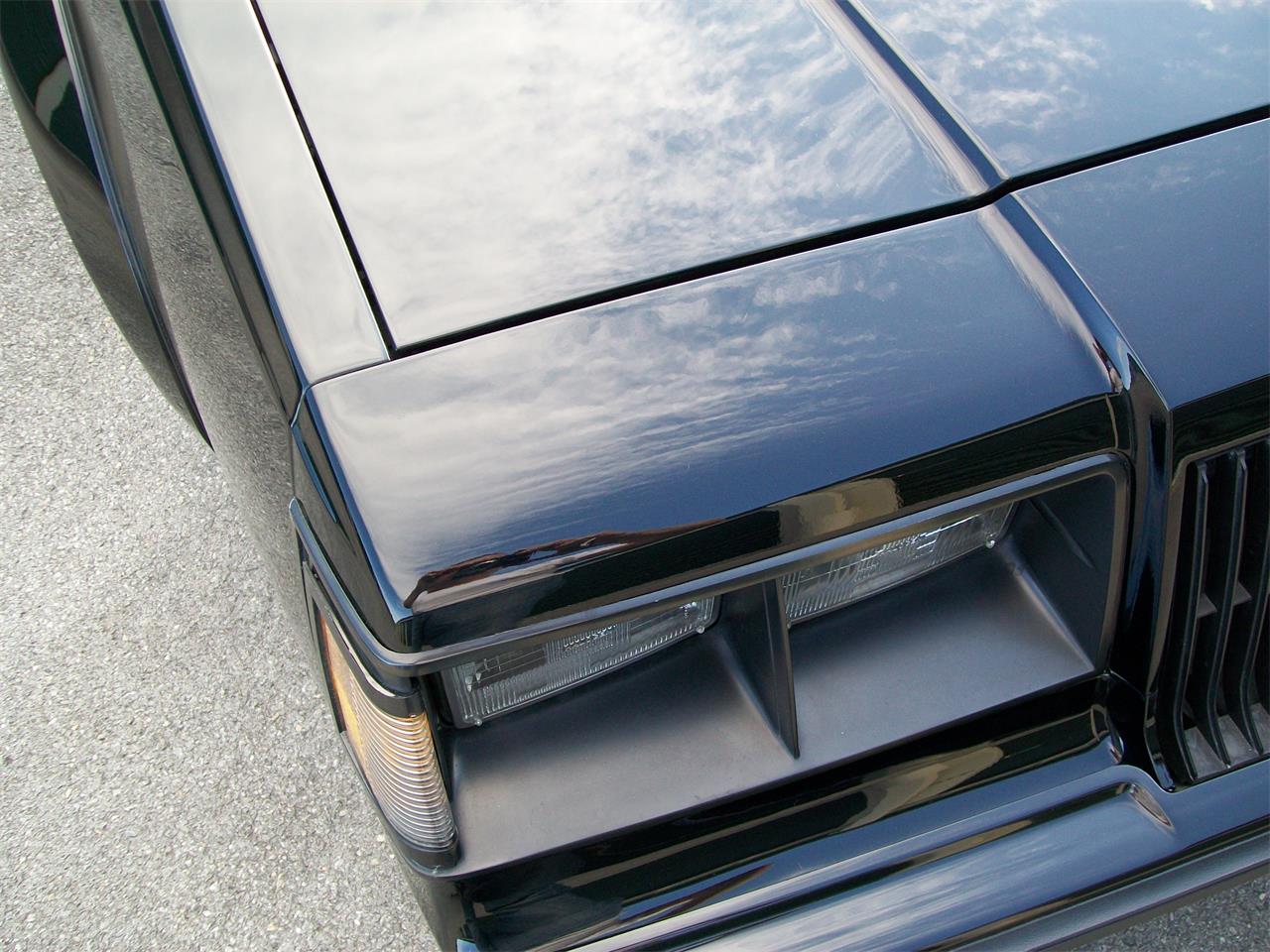 Buick-Gnx-1987-Black-Gray-40