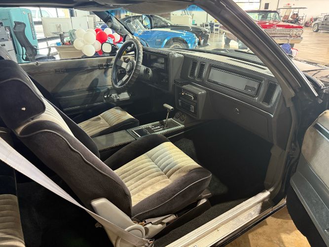 Buick-Grand-national-1987-Black-Gray-Cloth-14