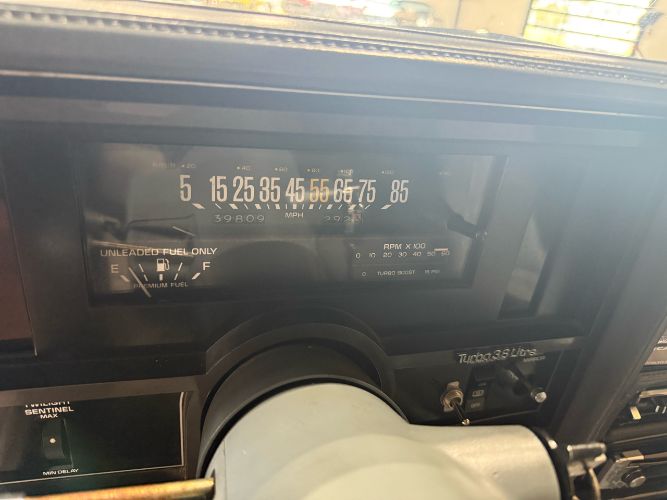 Buick-Grand-national-1987-Black-Gray-Cloth-15