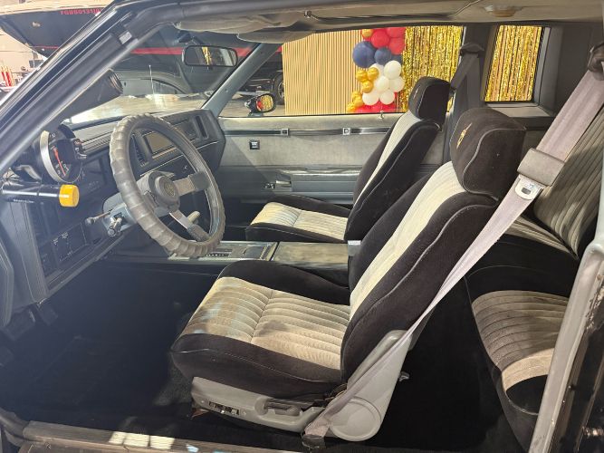 Buick-Grand-national-1987-Black-Gray-Cloth-18