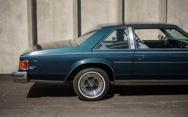 Buick-Lesabre-1979-Dark-Blue-exterior-Light-blue-cloth-int-4