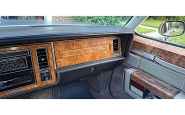 Buick-Park-avenue-1983-Brown-Tan-19