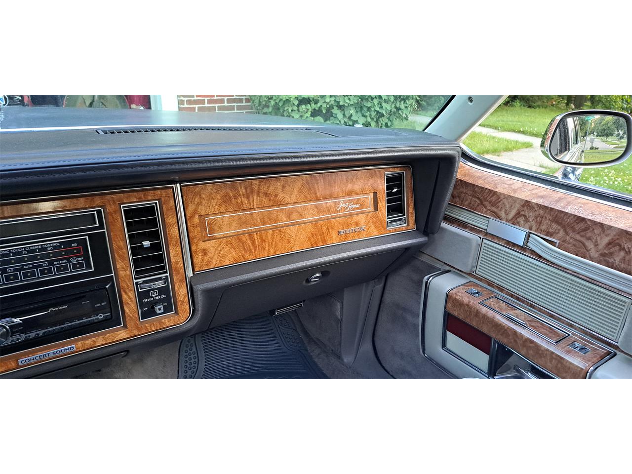 Buick-Park-avenue-1983-Brown-Tan-19