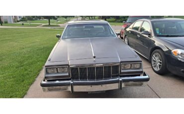 Buick-Park-avenue-1983-Brown-Tan-2