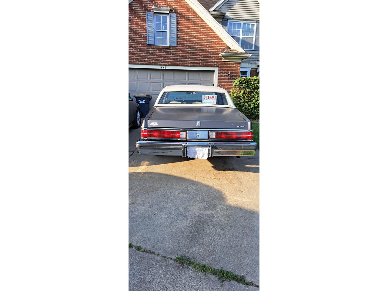 Buick-Park-avenue-1983-Brown-Tan-3